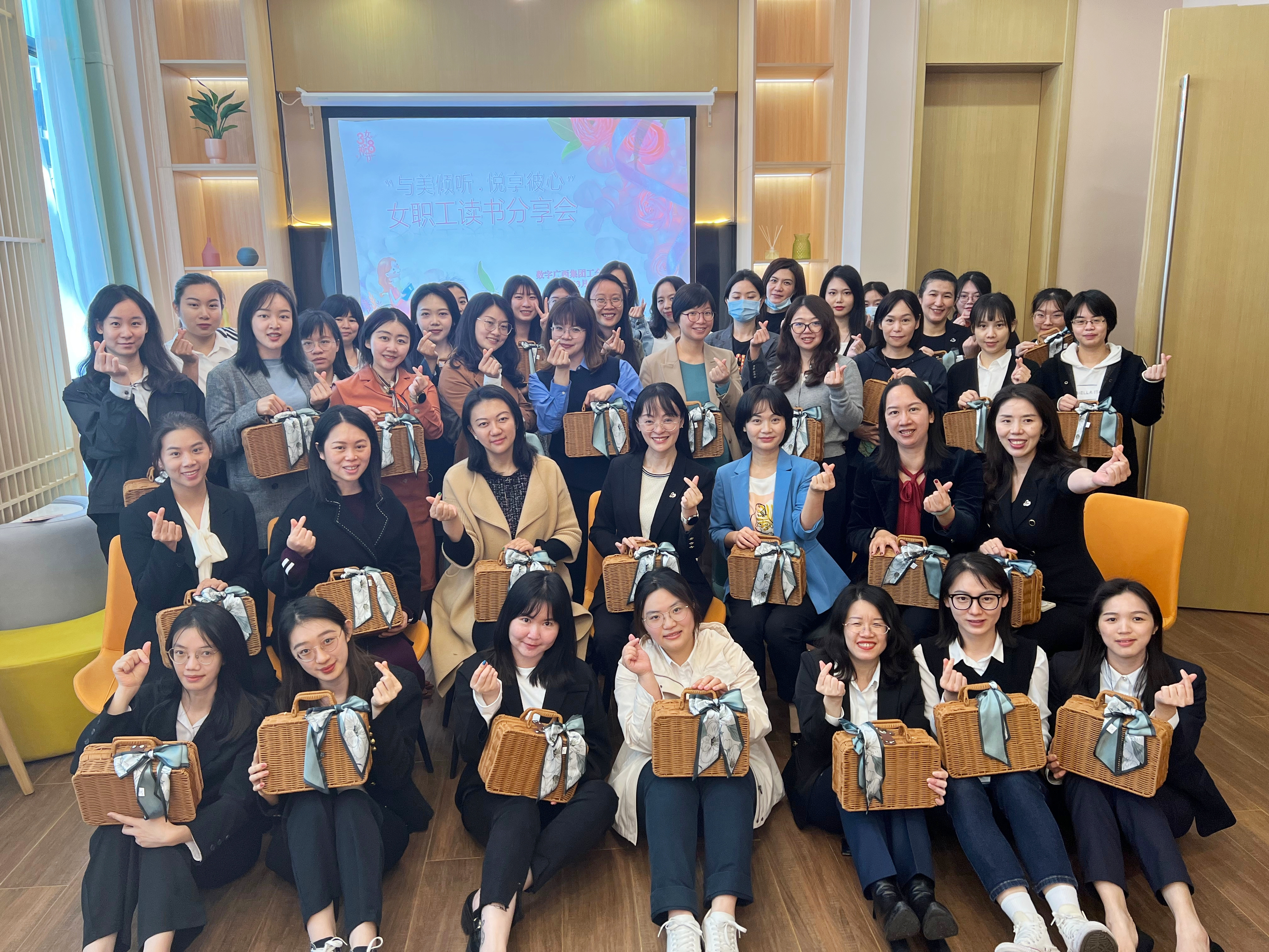 与美倾听.悦享彼心|乐鱼电竞广西集团工会开展女职工读书分享会