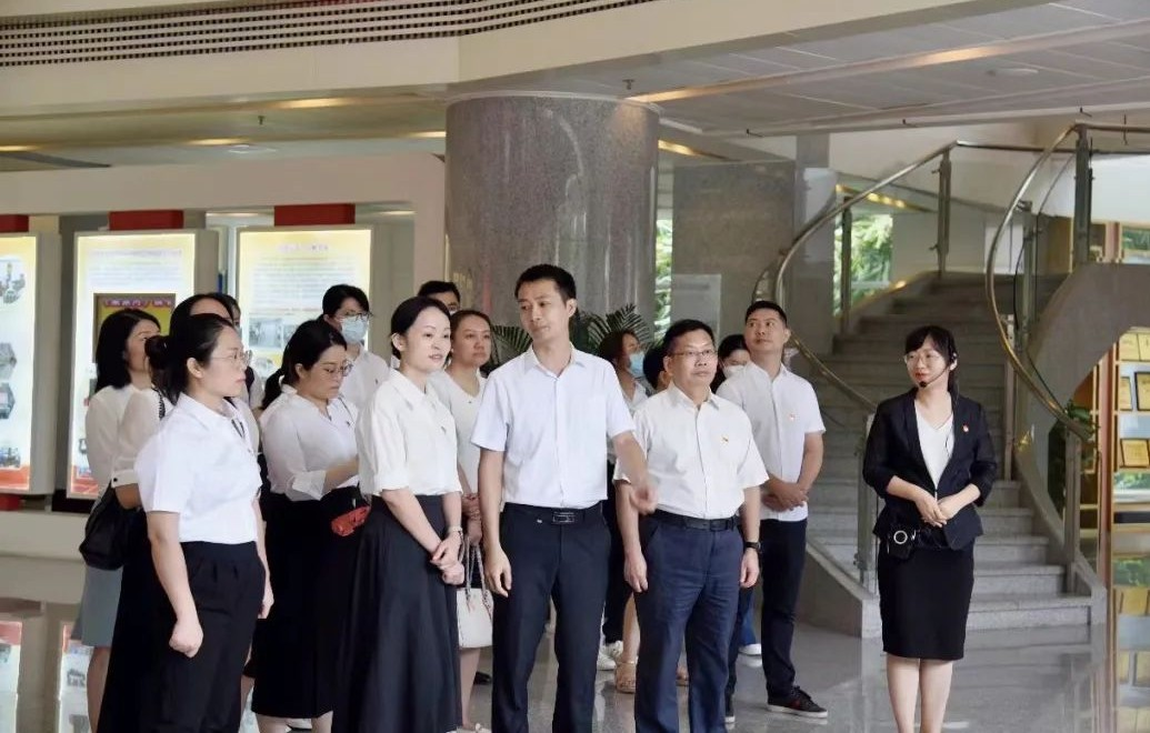 乐鱼电竞广西集团到南宁市纪委监委学习机关党建工作