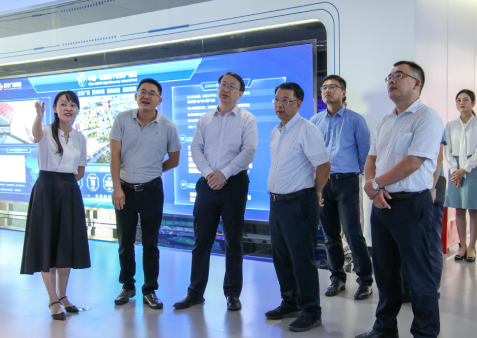 2021·聚焦东博会丨财政部经济建设司副司长李海南一行到广投乐鱼电竞经济示范基地调研