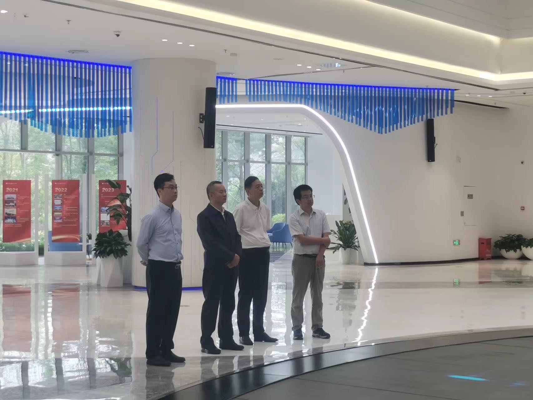 自治区大数据发展局局长赵志刚会见江苏未来网络集团总经理田文科一行 乐鱼电竞广西集团领导参加