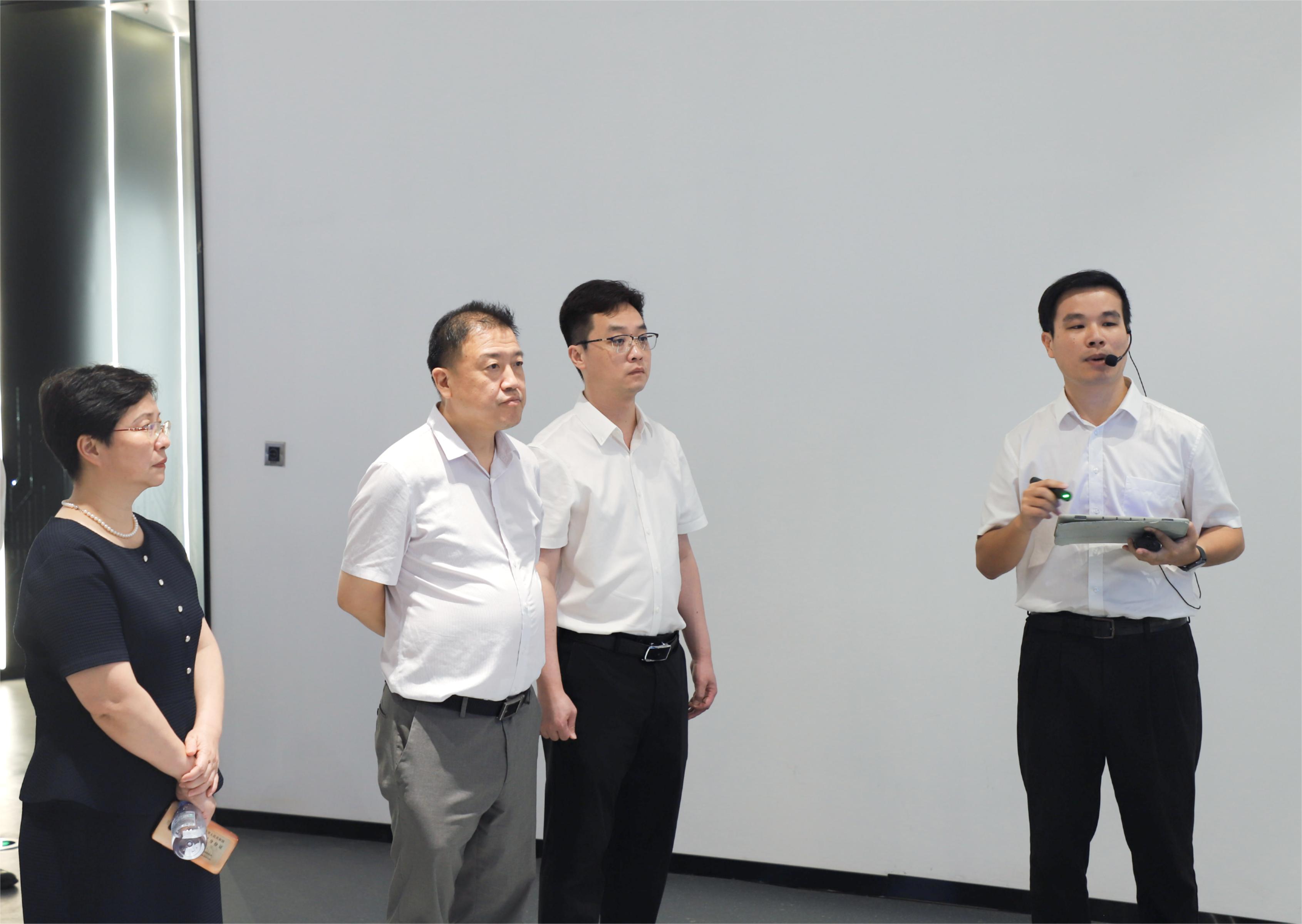 中国软件评测中心副主任吴志刚一行到乐鱼电竞广西集团调研.jpg 中国软件评测中心副主任吴志刚一行到乐鱼电竞广西集团调研.jpg