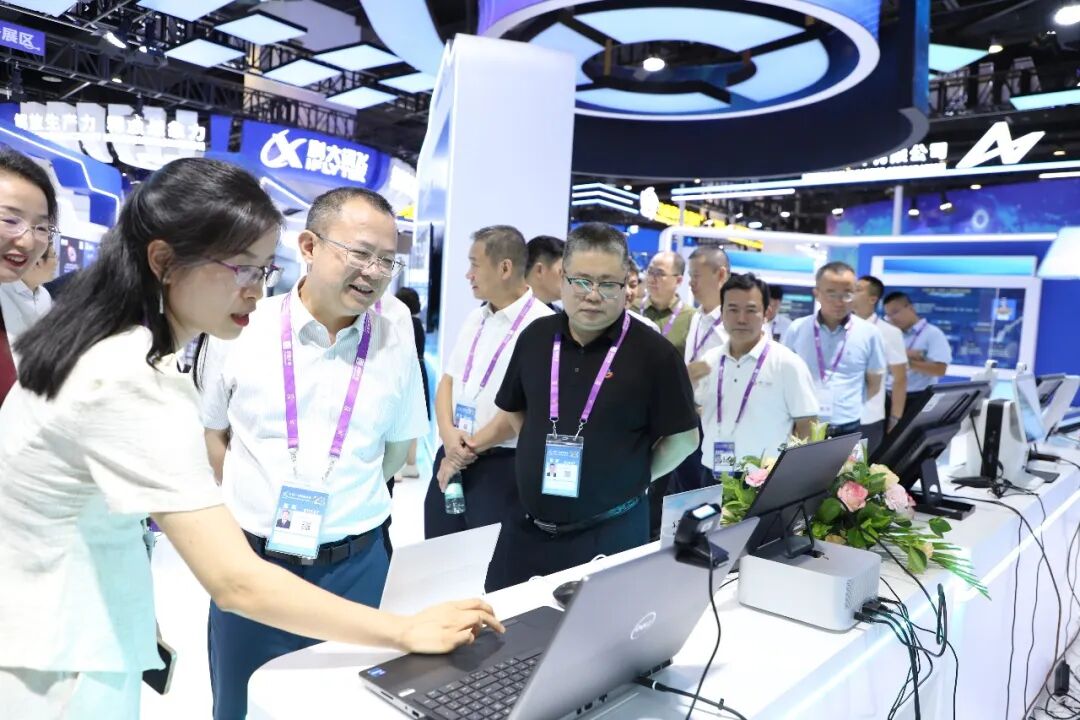 周飞率队到东博会人工智能展厅调研